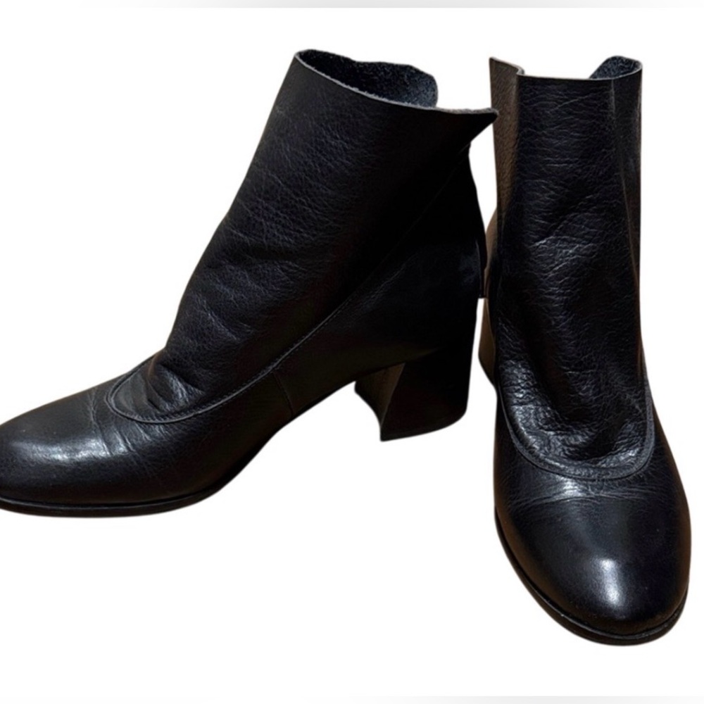 LiliMill Black Leather Ankle Boots